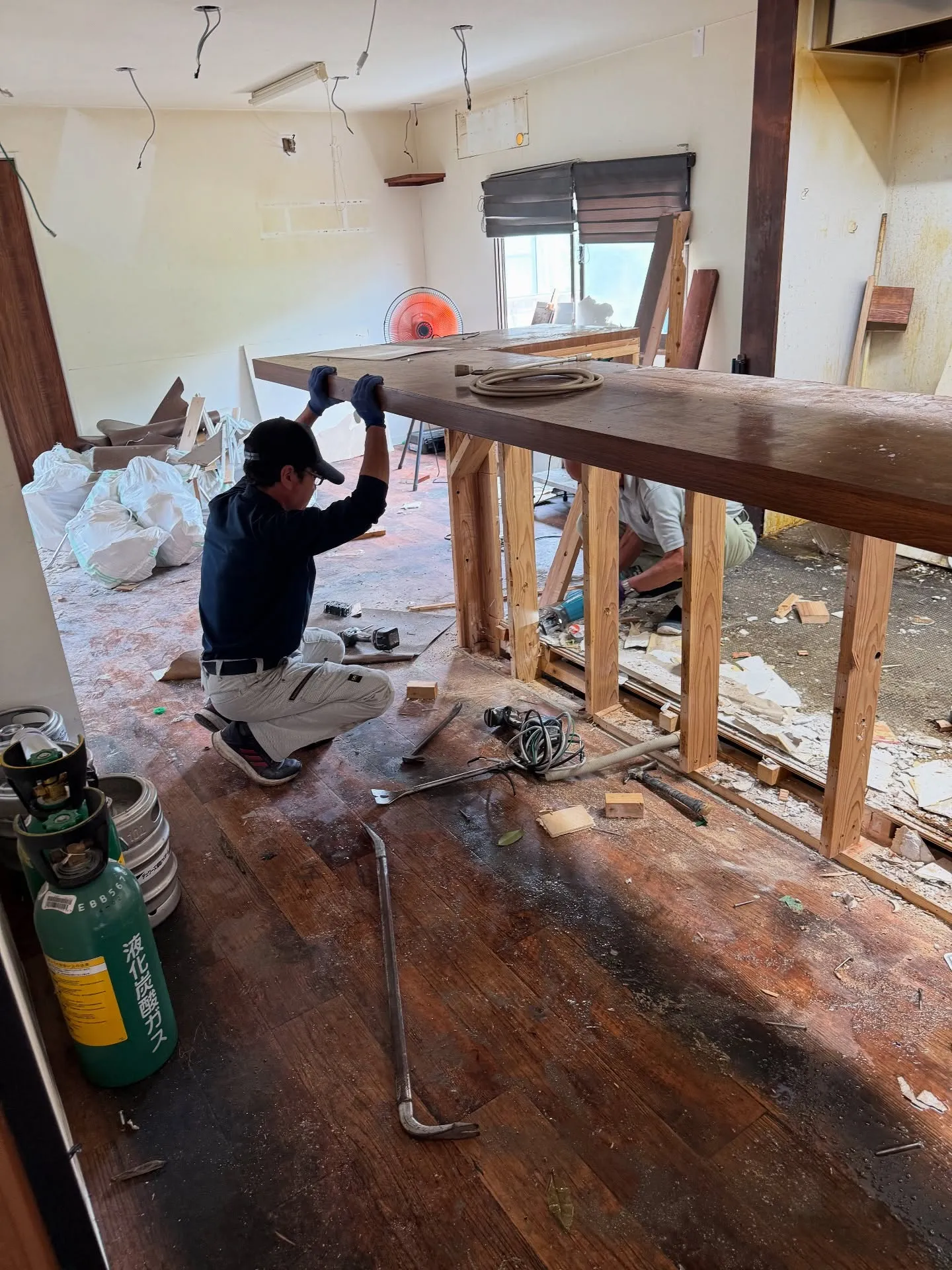 昨日からの改装工事が始まり、リニューアルオープンに向けての準...