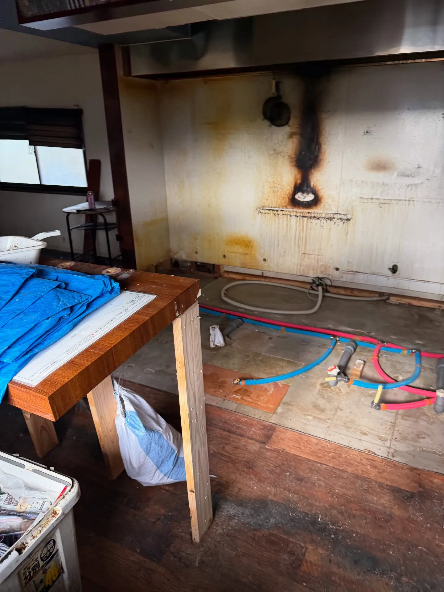 昨日からの改装工事が始まり、リニューアルオープンに向けての準...